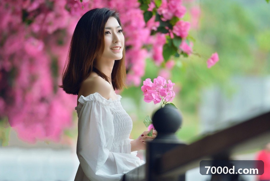 劲潮专业企业合规评审现场：制度文本、印章与会议纪要在长桌核对